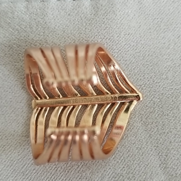 Kendra Scott Liv Cocktail Ring in Rose Gold - Picture 3 of 3